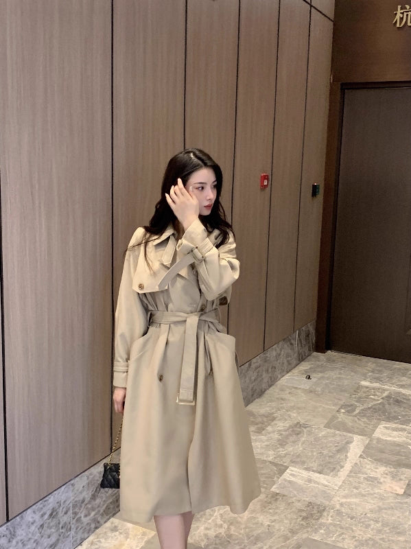 معطف أنيق بتصميم كلاسيكي فاخر لإطلالة راقية في كل مناسبة