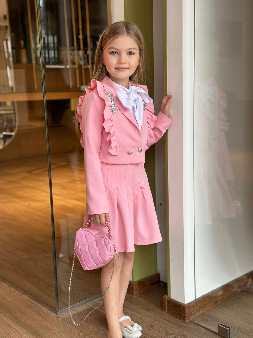 سترة + تنورة + قميص + حقيبة