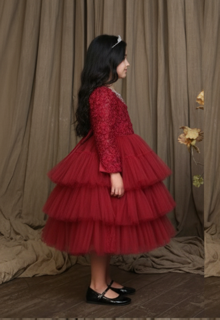 فستان احلام اميرة مع حقيبة وتاج للشعر