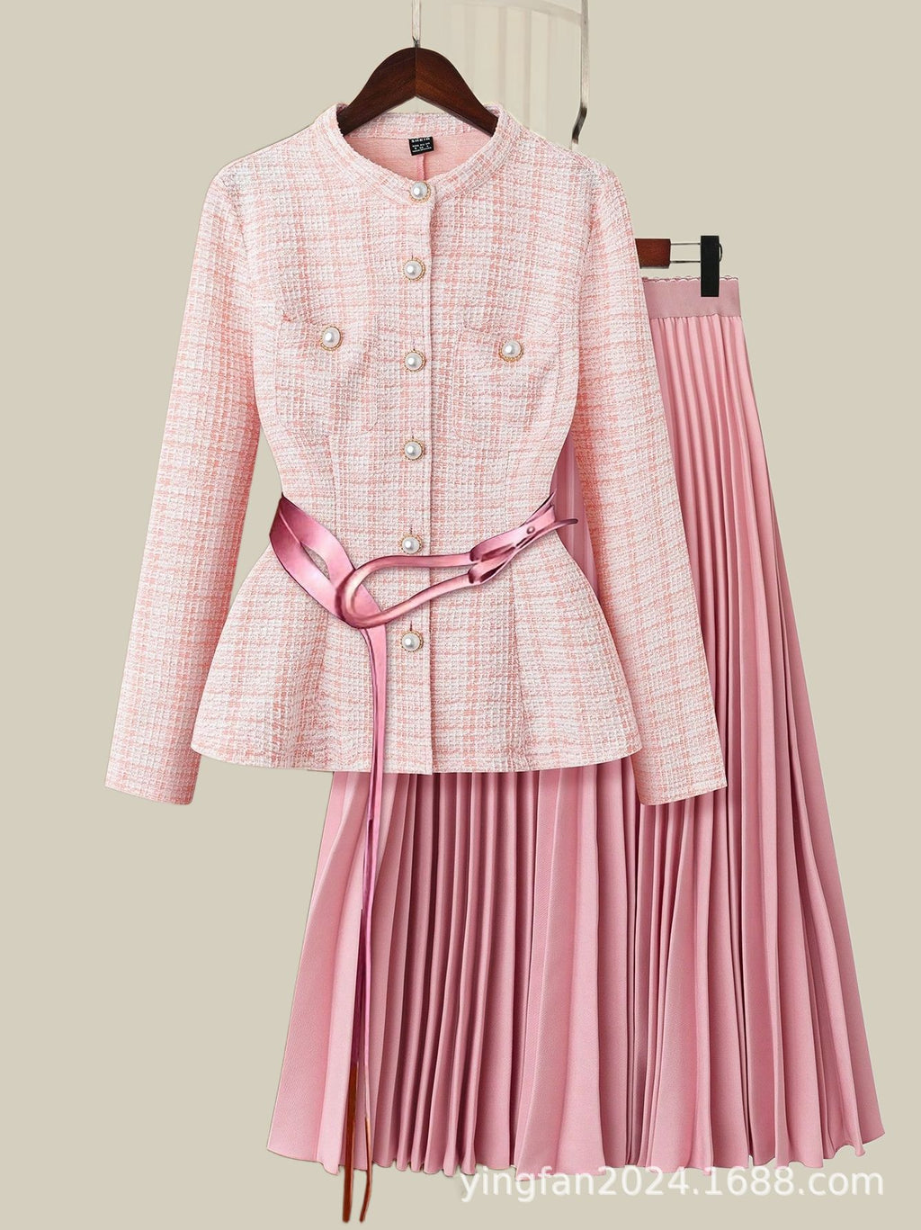 طقم وردي أنيق من قطعتين بتصميم فاخر – لمسة أنوثة راقية بأسلوب كلاسيكي عصري