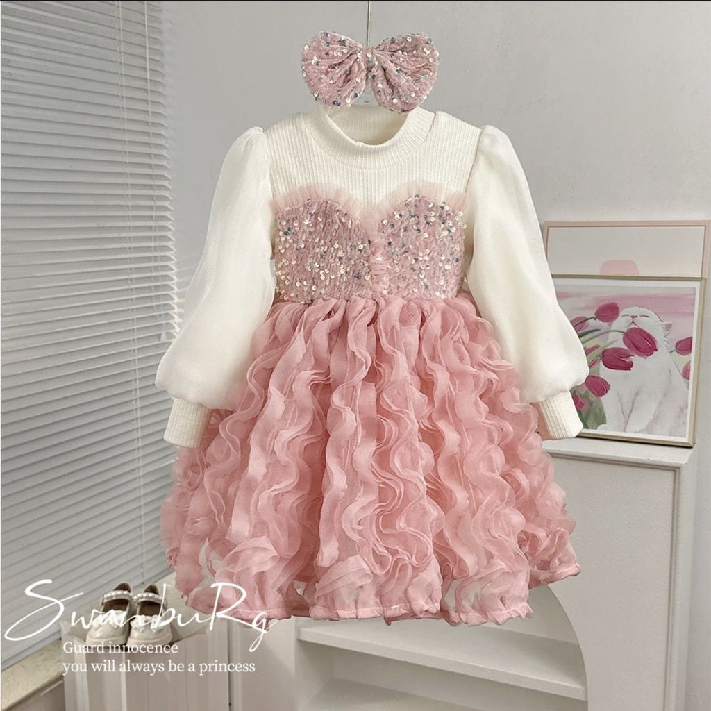 فستان الأميرات بتفاصيل فاخرة وإطلالة حالمة لكل مناسبة