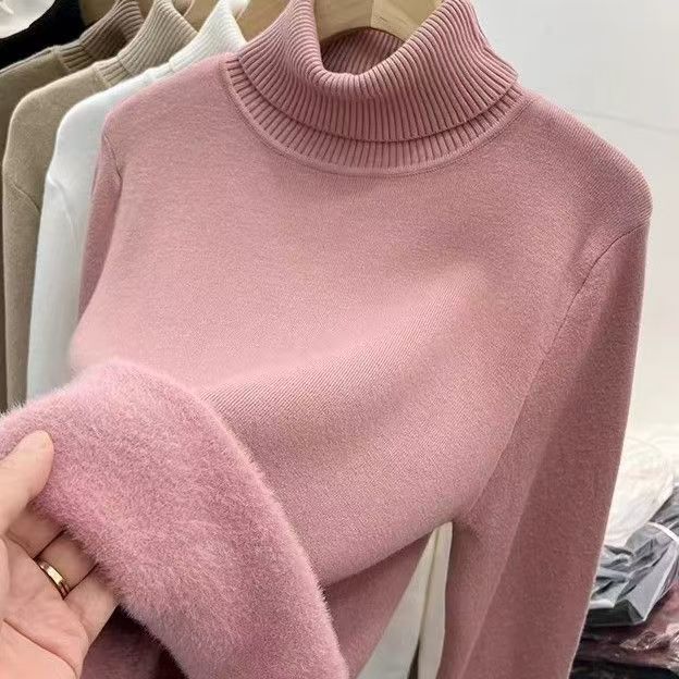 توب صوفي بياقة عالية لمسة دافئة وأناقة لا تُقاوم