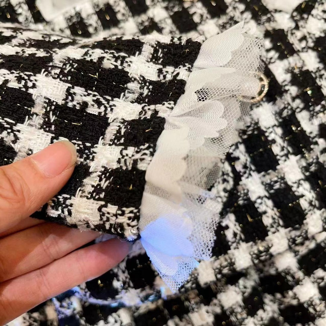 طقم "الشانيل" الكلاسيكي: أناقة طفولية راقية بلمسة فرنسية ساحرة