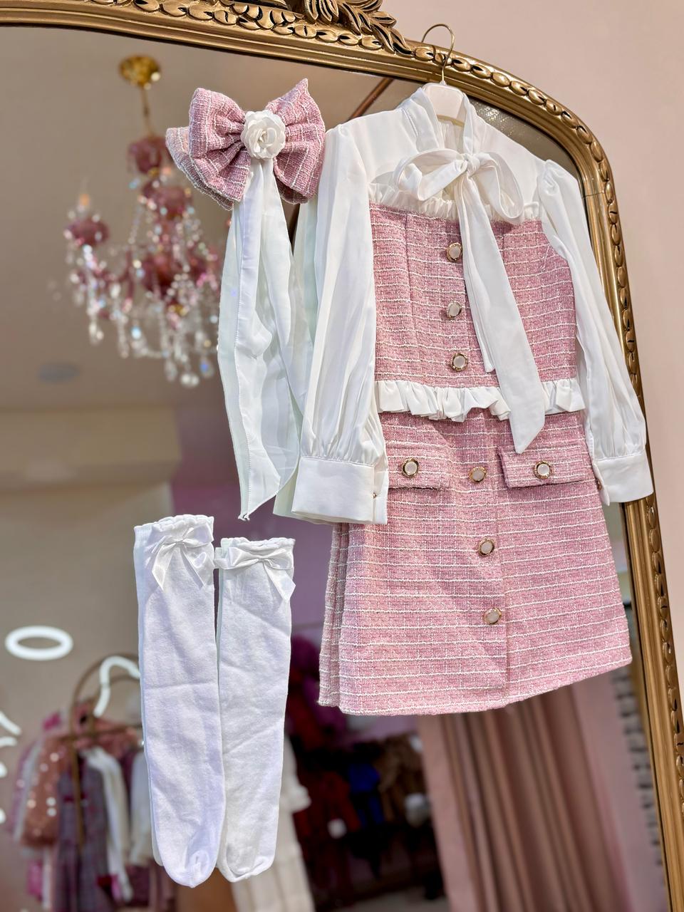 فستان شانيل+ جوارب و مقبط للشعر