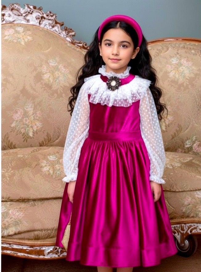 فخامة مخملية ودانتيلا بيضاء اميرة مع حقيبة وبوندو للشعر