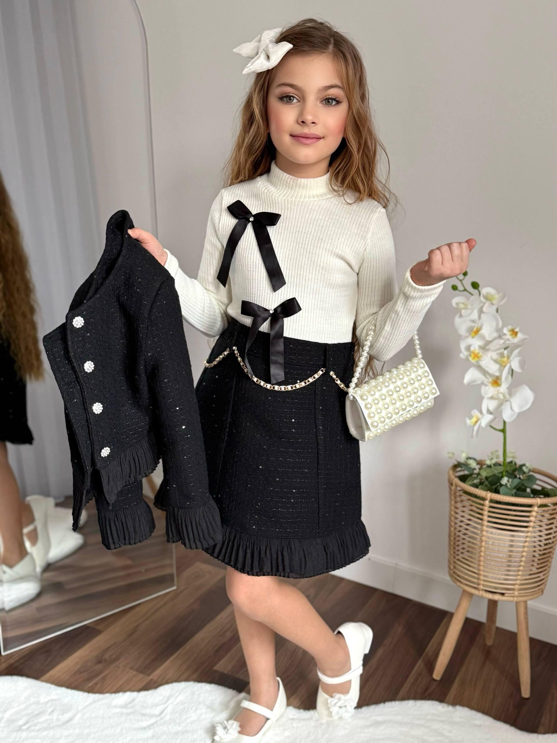 لبسة متكاملة  من 5 قطع ( جاكيت + تنورة + بلوز تريكو + حقيبة +فيونكة شعر)