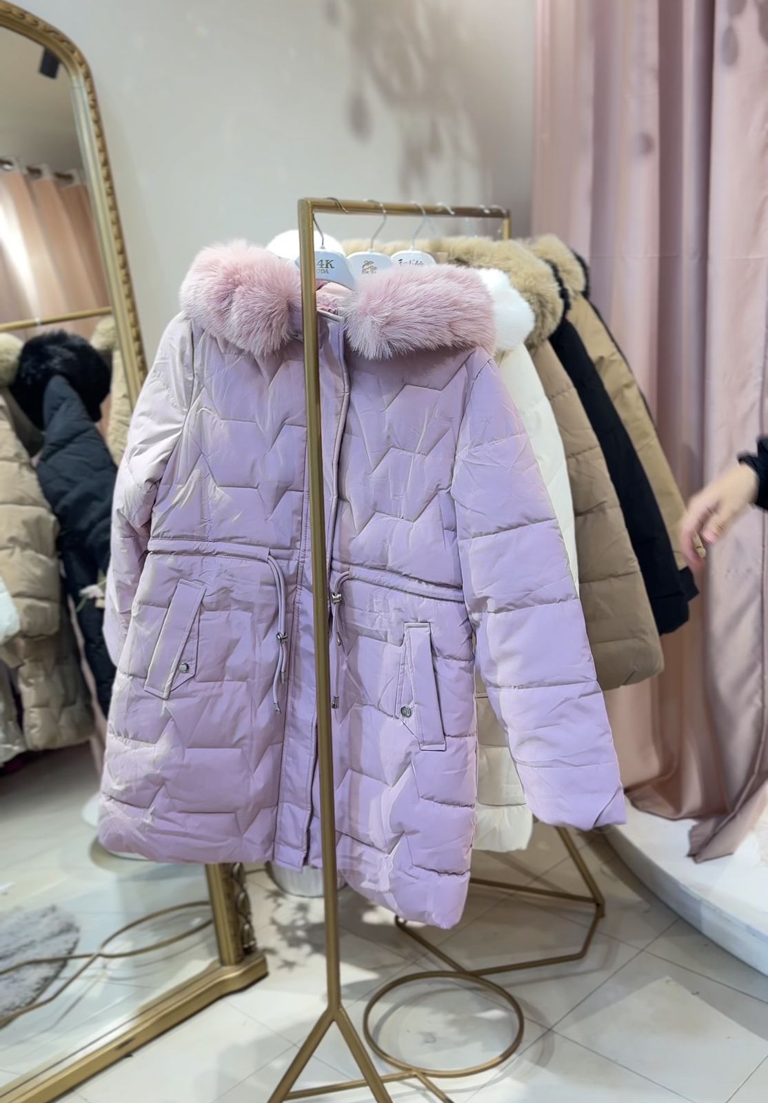 جاكيت "الدفء الخفيف": حماية قصوى من البرد بأسلوب نحيف وجذاب