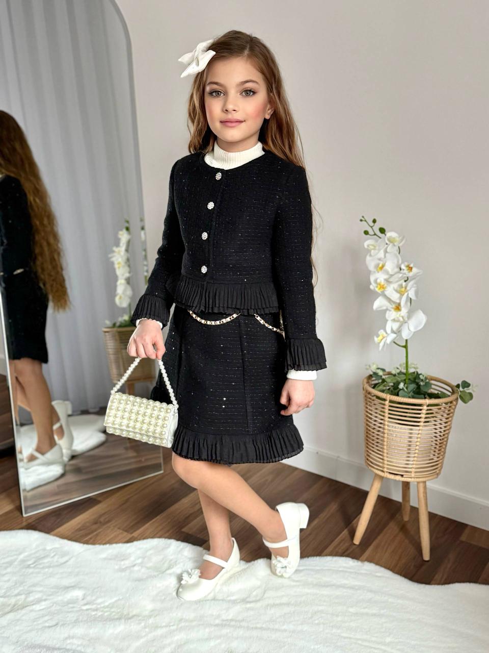 لبسة متكاملة  من 5 قطع ( جاكيت + تنورة + بلوز تريكو + حقيبة +فيونكة شعر)