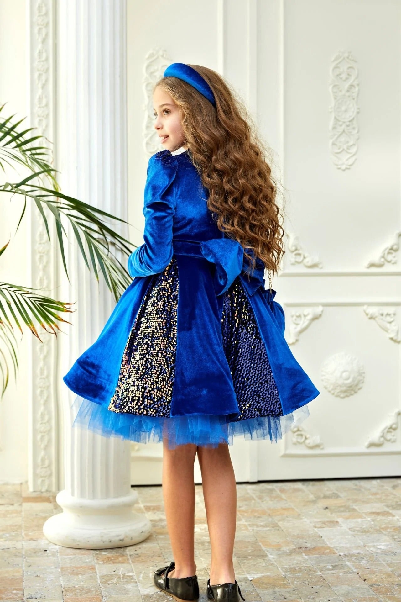 فستان بناتي مخملي أزرق ملكي بحقيبة و اكسسوار للشعر