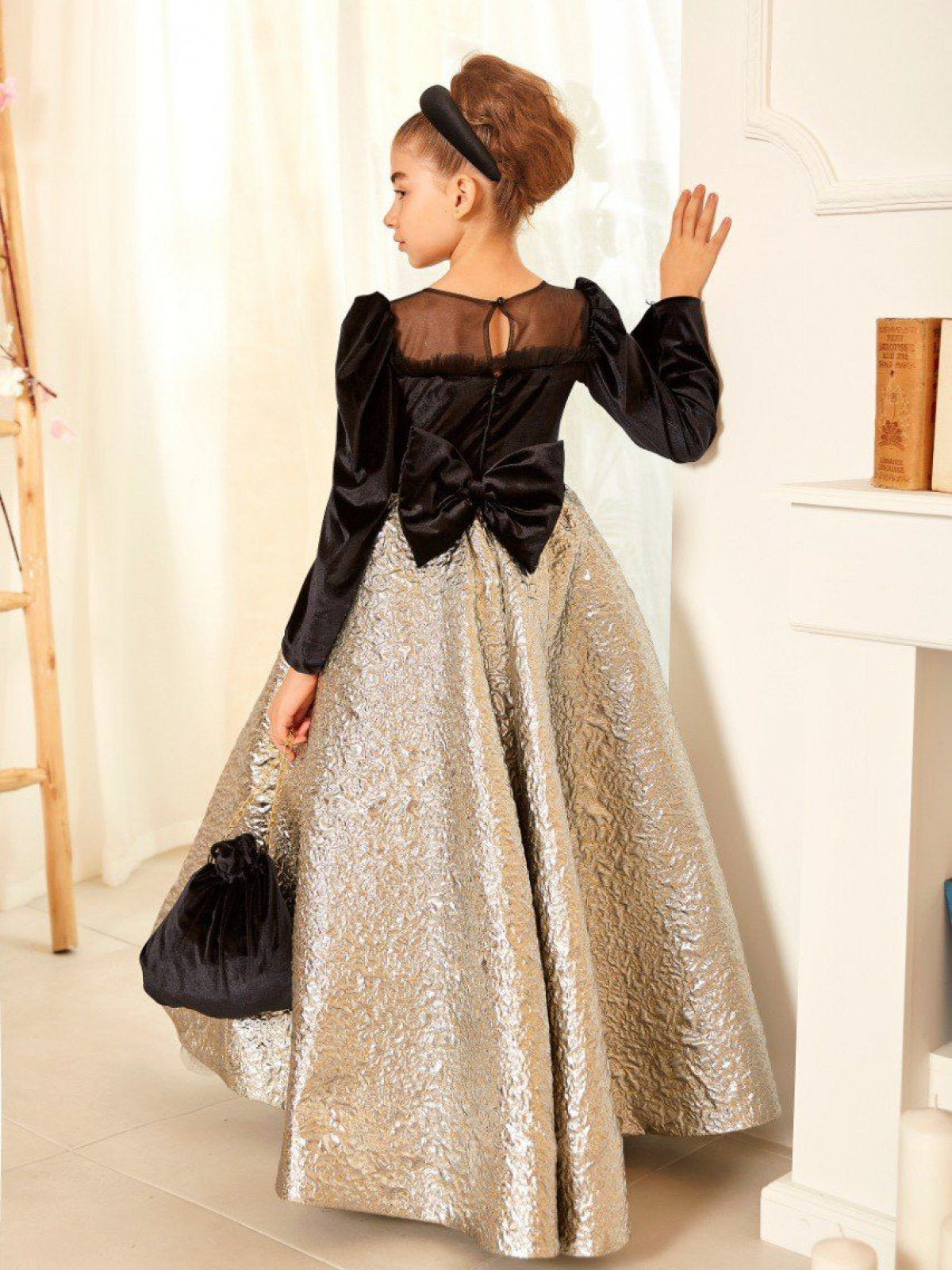 إطلالة متكاملة: فستان وحقيبة بوندو