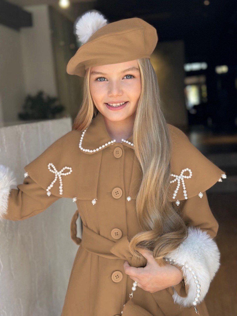 لبسة  بناتية بنية مكونة من4  قطع معطف + قبعة + حقيبة +  جوارب